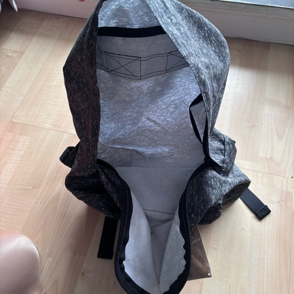 Victorias Secret PINK small Backpack New With pins still attached! - Picture 5 of 5